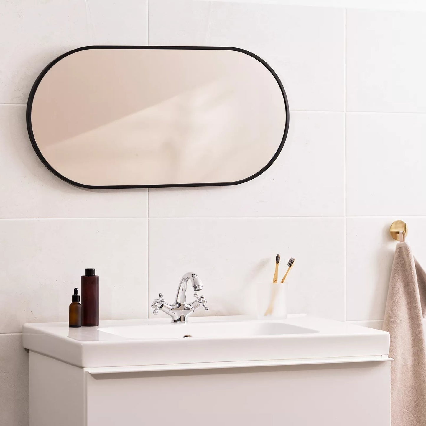 Wandspiegel met aluminium frame ovale vorm