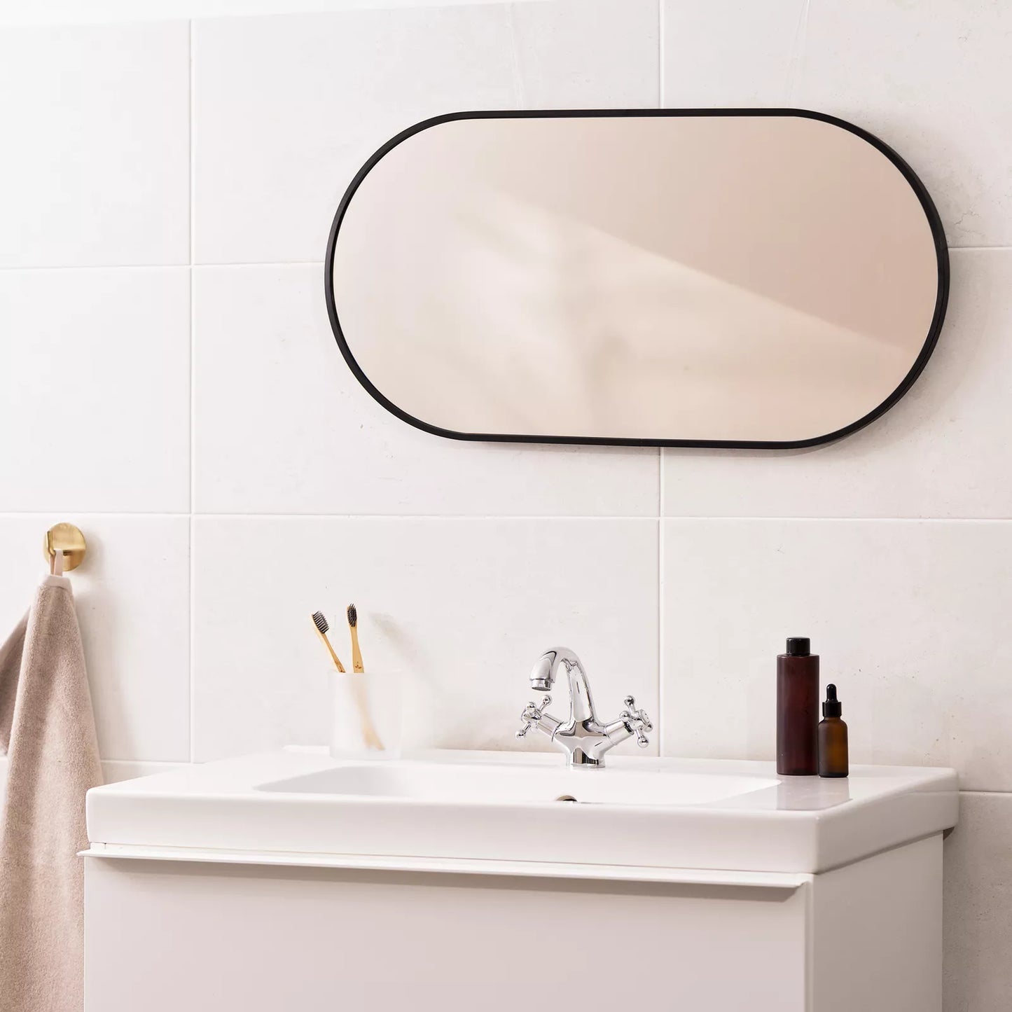 Wandspiegel met aluminium frame ovale vorm